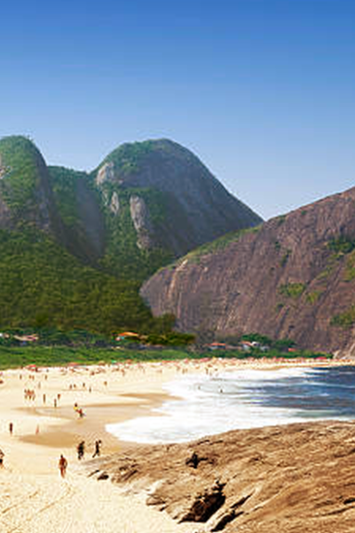 Praia de Itacoatiara em Niterói